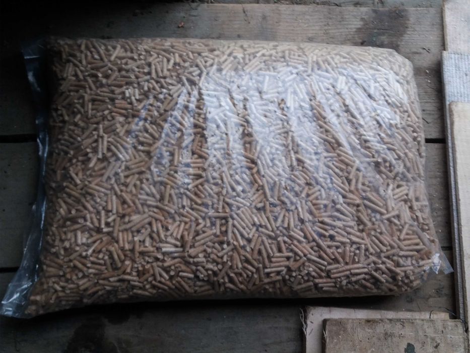 Pellet 1t 1700 z dostawa i wniesieniem.