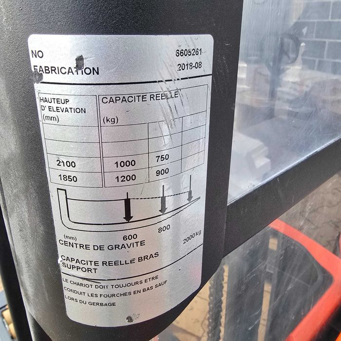 Paleciak elektryczny z niskim masztem Toyota Swe 200 unoszone ramiona