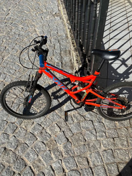 Bicicletas com pouco uso