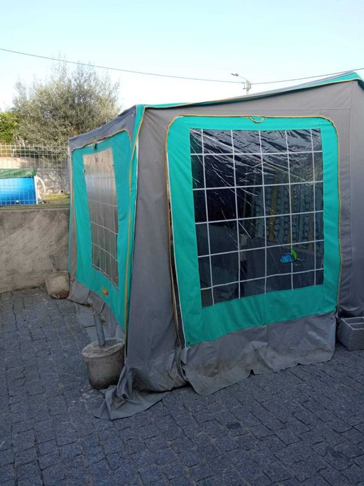 Atrelado tenda com 2 quartos