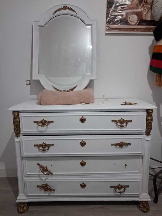 Cama de casal com cómoda