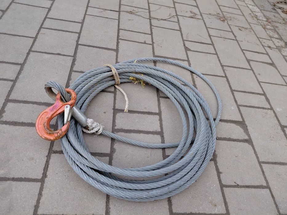 Lina stalowa 16 mm z hakiem  - 20  metrów.