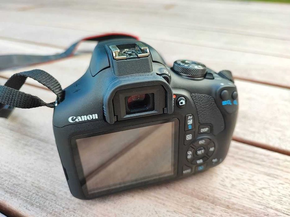 CÂMARA Canon EOS 2000D.            
ATENÇÃO entrega e pagamento em mão