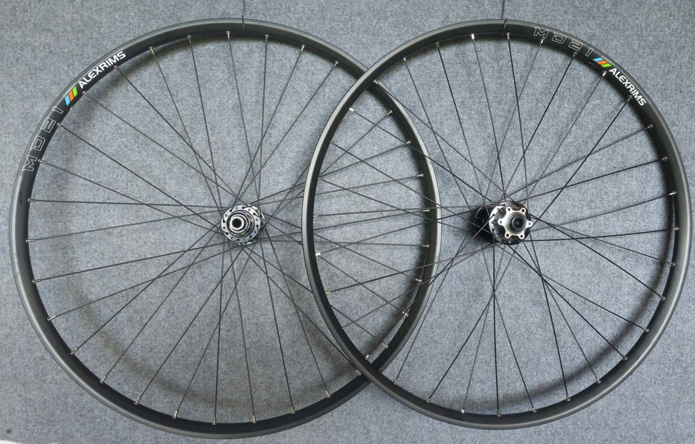 Koła 622x21 Alexrims MD21 Novatec 15x100 12x142 disc 6śrub, maszynówki