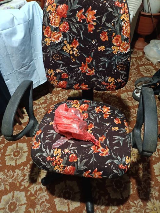 Комп'ютерний пневмостілець для дорослих