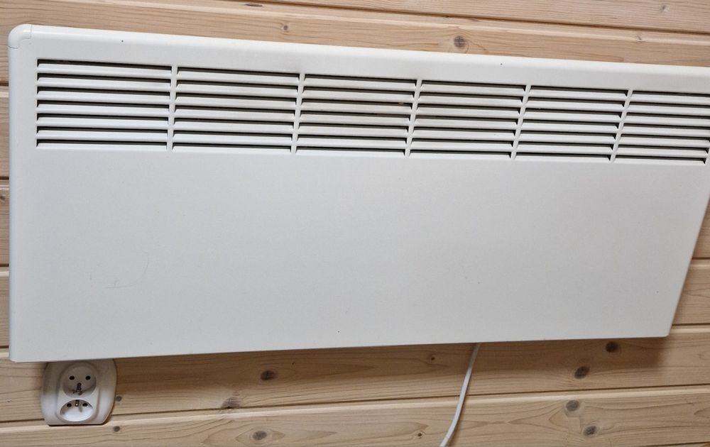 Grzejniki elektryczne naścienne z termostatem.1500W,750W,500W