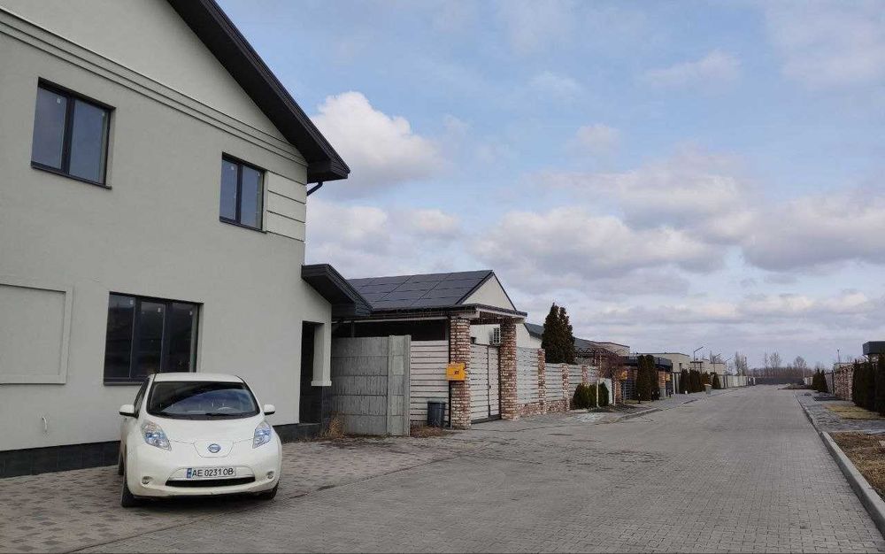 Продам 3-к двухэтажную квартиру в таунхаусе АСЖД " Золотые Ключи "