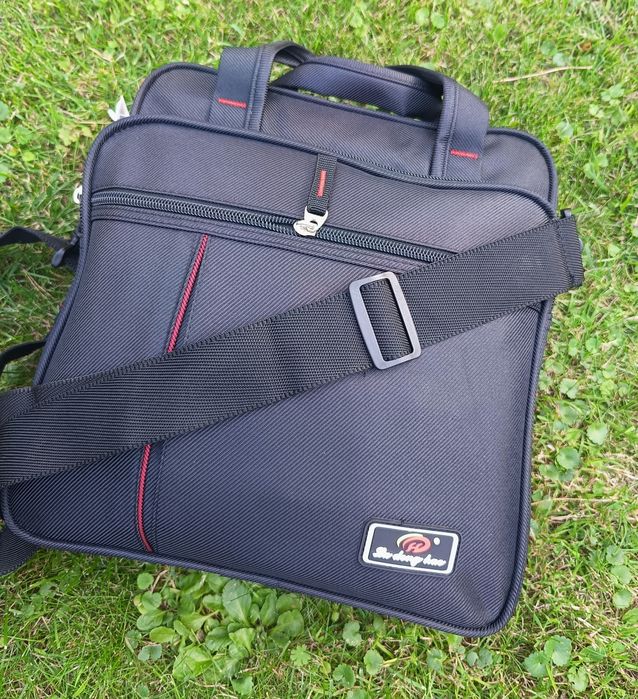 Czarna torba sportowa męska na dokumenty do pracy