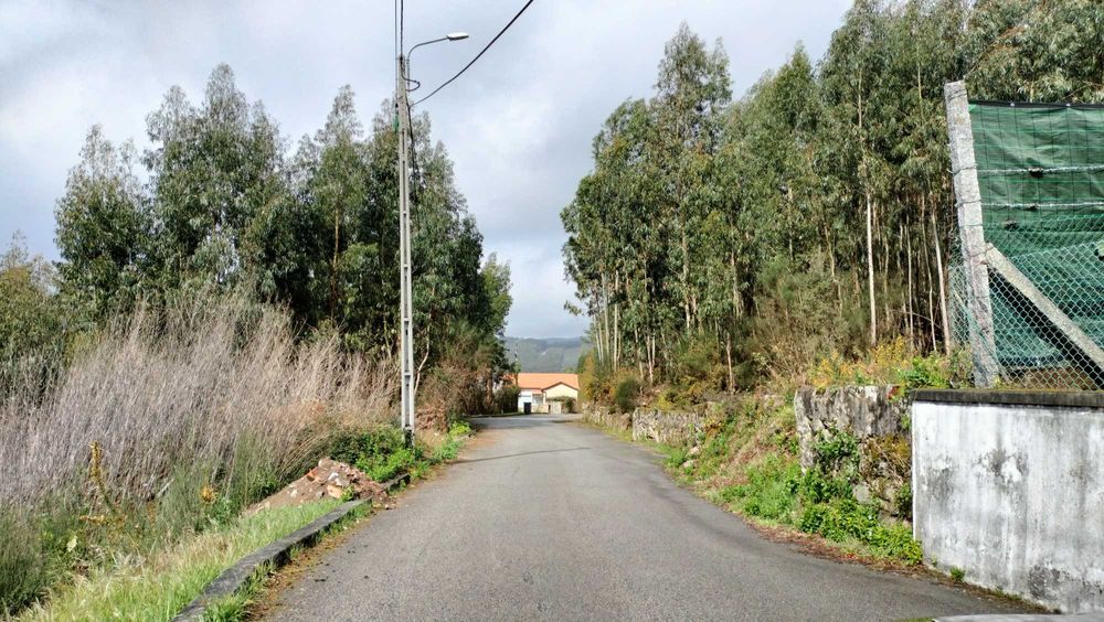 Vende-se terreno para construir moradia