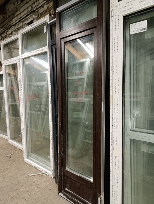 СКЛАД НЕ ДОРОГИХ ДВЕРЕЙ балконных. В наличии пятьдесят дверей