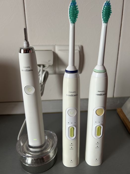 Електрична зубна щітка Philips Sonicare HX 8910