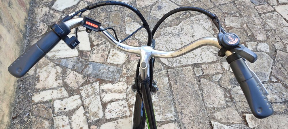 Bicicleta elétrica, de senhora, Eazy Mouv. Bateria e carregador novos.