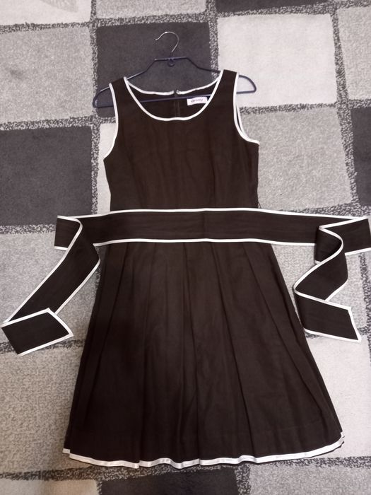 zamienię dwie sukienki r. 36