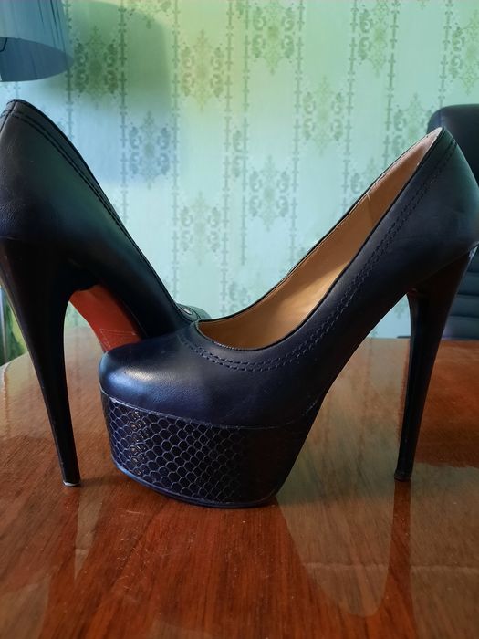 Модельні шкіряні туфлі на платфлрмі  Angel Blue