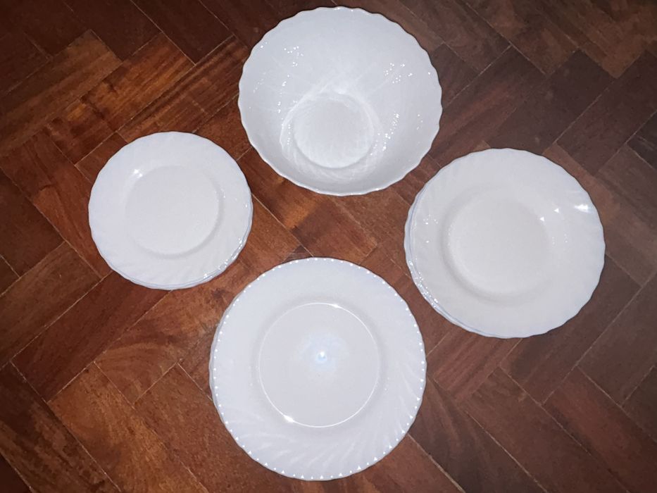 Conjunto 18 pratos + saladeira