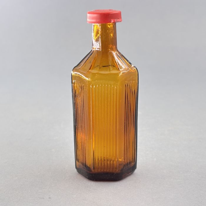 piękna mała miodowa buteleczka butelka po lakach apteczna