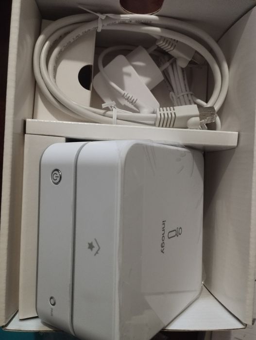 Innogy smarthome 2 + два датчика відкриття.