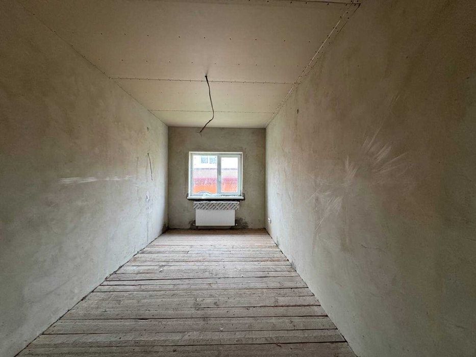 Продаж двох будинків з великою земельною ділянкою у центрі Тлумача