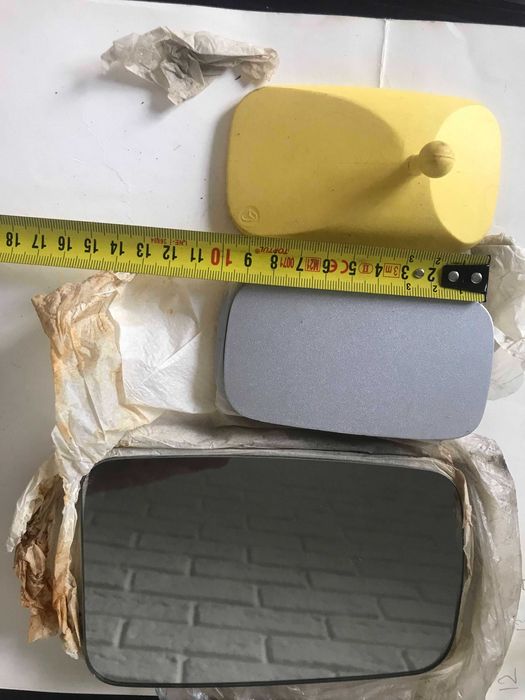 Дзеркало заднього виду різні