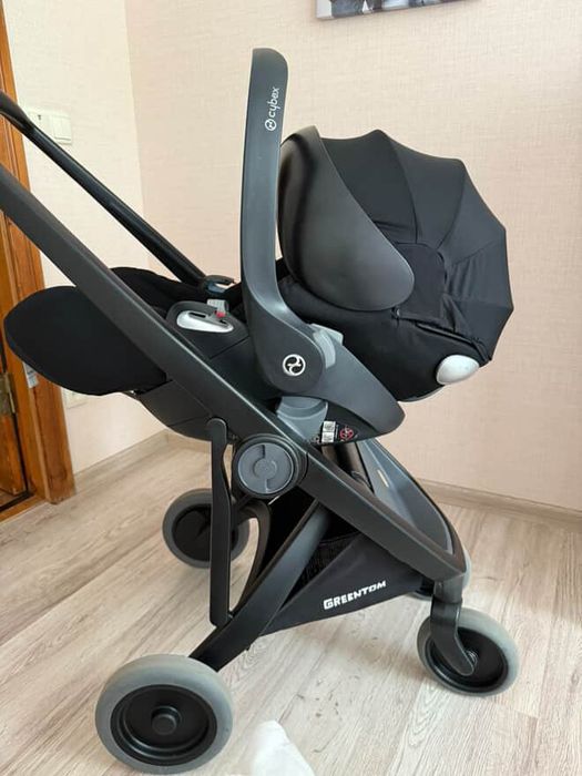 Продам автокрісло Cybex із шасі