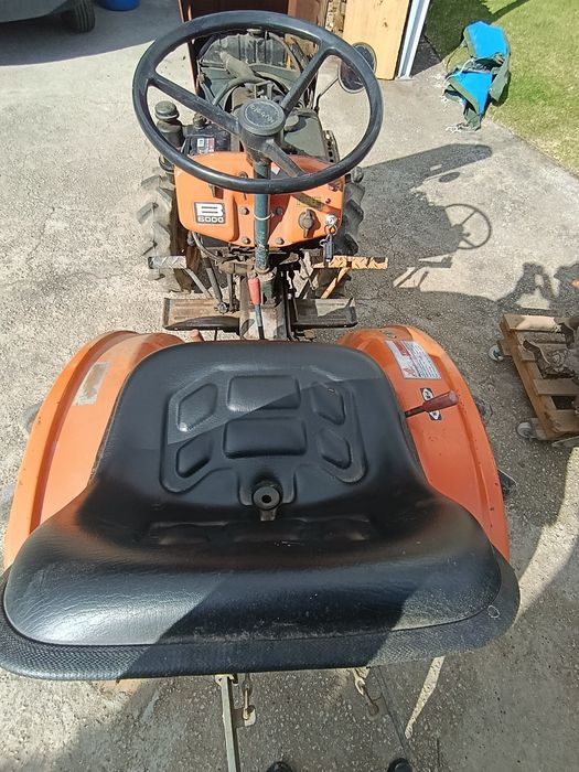 Kubota b6000 com frese