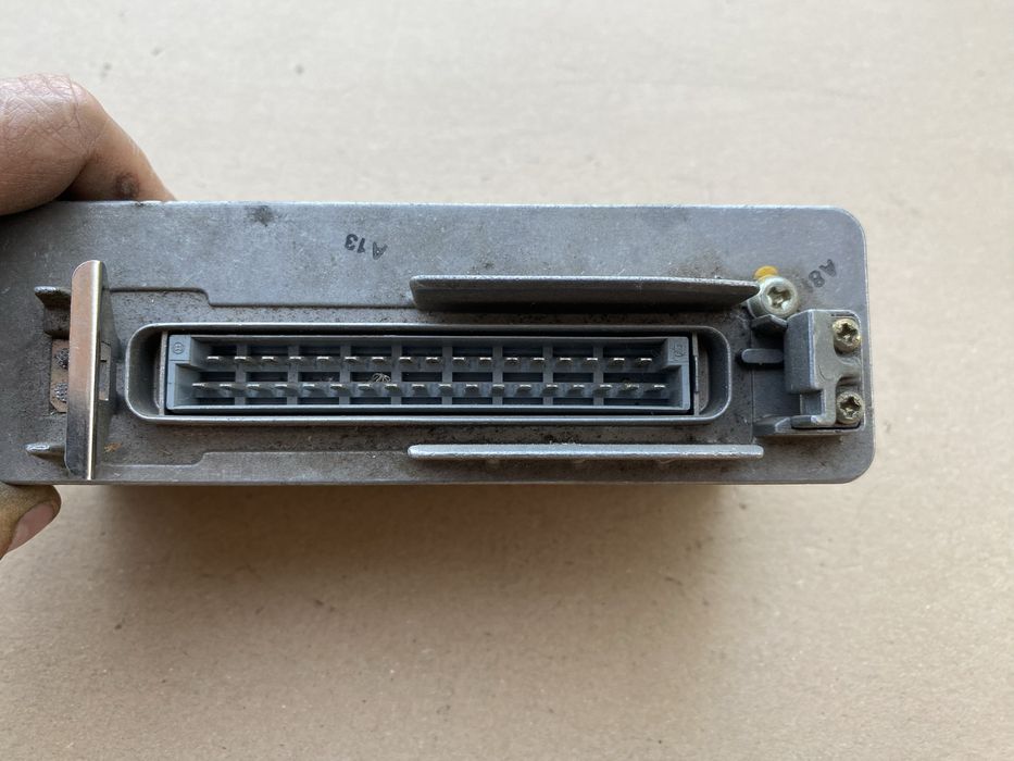 BMW E34 modul sterownik ABS  0.265.103.047