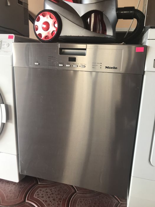 Продам німецьку посудомийну  машинку 45 см. Siemens.