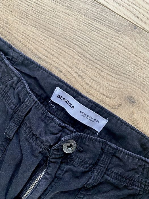 Bershka spodnie bojówki czarne szeroka nogawka M