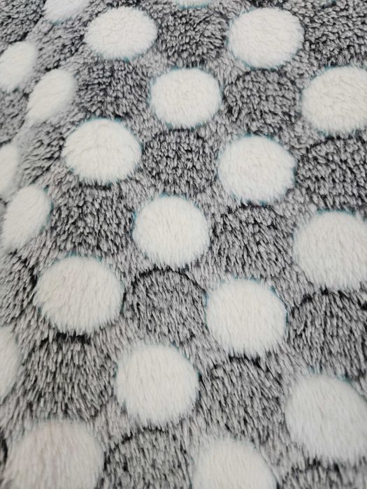 Sweter miękki w kropki szaro-biały