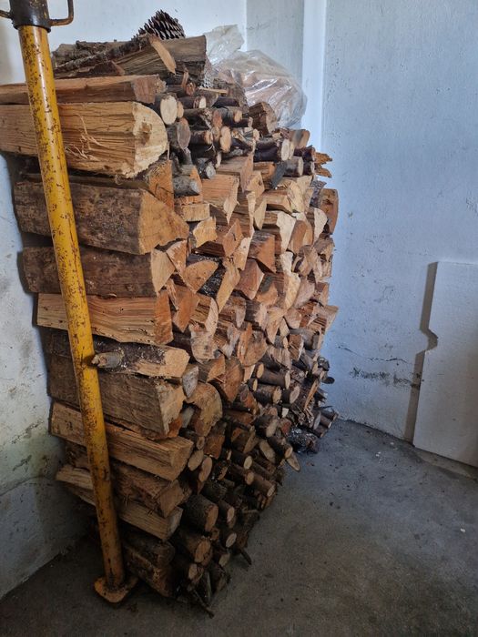 Lenha Pinheiro cortada
