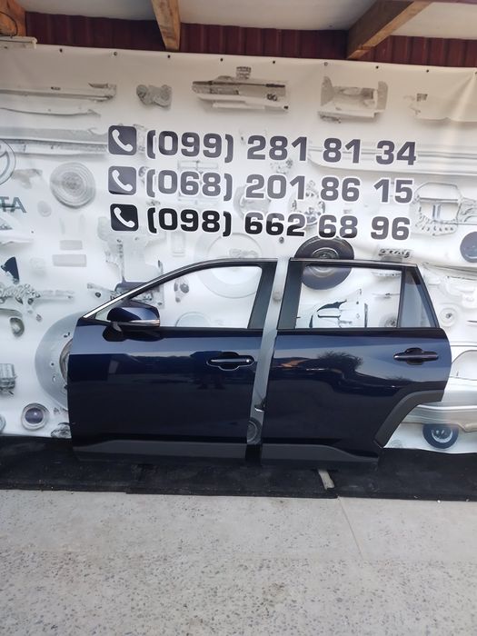 Двері в зборі Toyota RAV4 19-24 року колір фарби 8х8