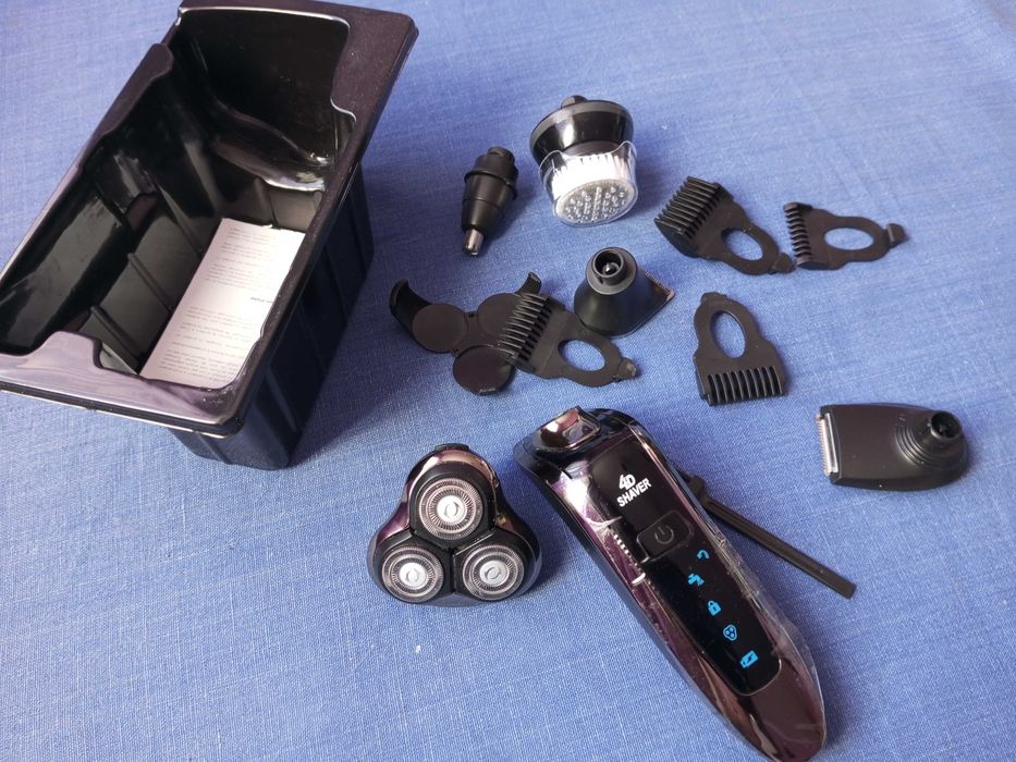 Бритва аккумуляторная з насадками.Качественная.