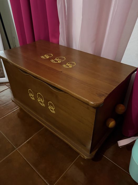 Vendo mobília de quarto de criança, com muito pouca utilização.