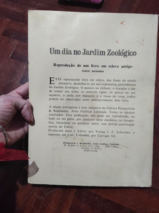 Livro antigo pop-up