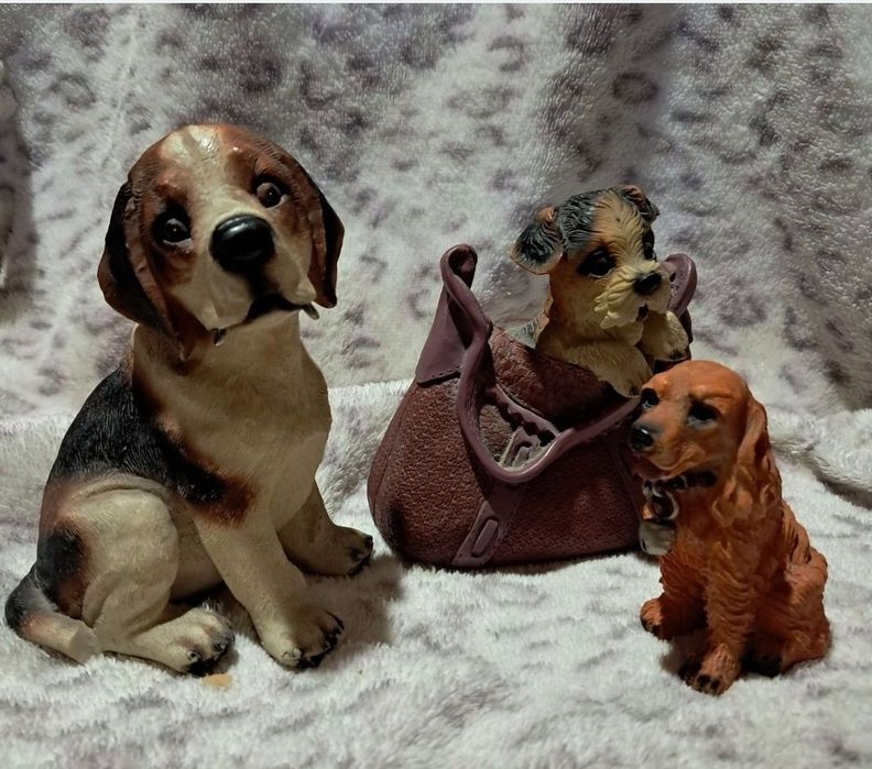 Статуэтки собачек и другие.