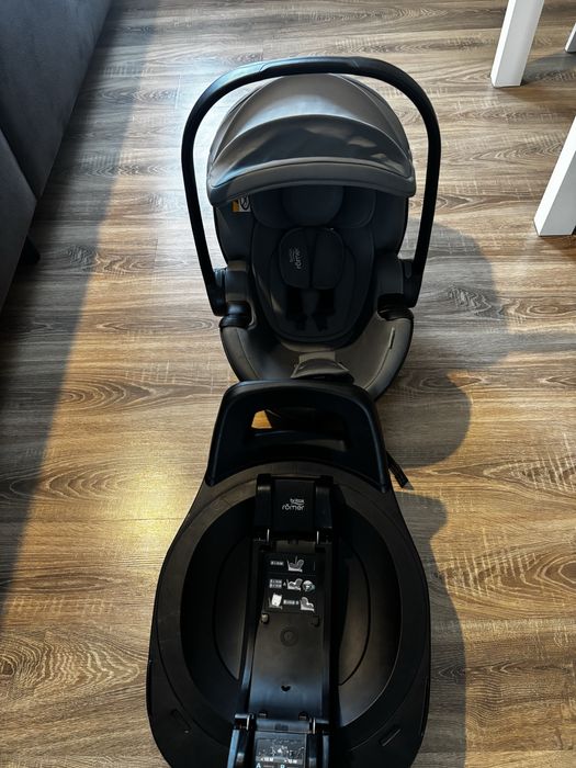 Sprzedam fotelik britax z baza