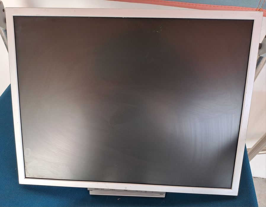 Monitor LCD de bancada