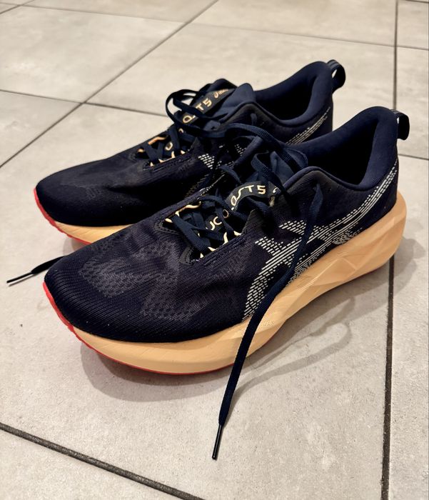 Asics Novablast 5 męskie R 45 wkladka 28,5cm