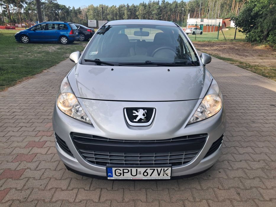 Śliczny Peugeot 207 benzyna.Silnik 8 zaworowy 5 drzwi