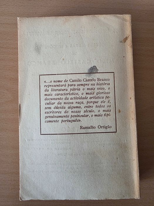Livro "Cavar em Ruinas" de Camilo Castelo Branco