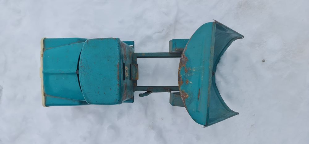 Продам старую железную машинку