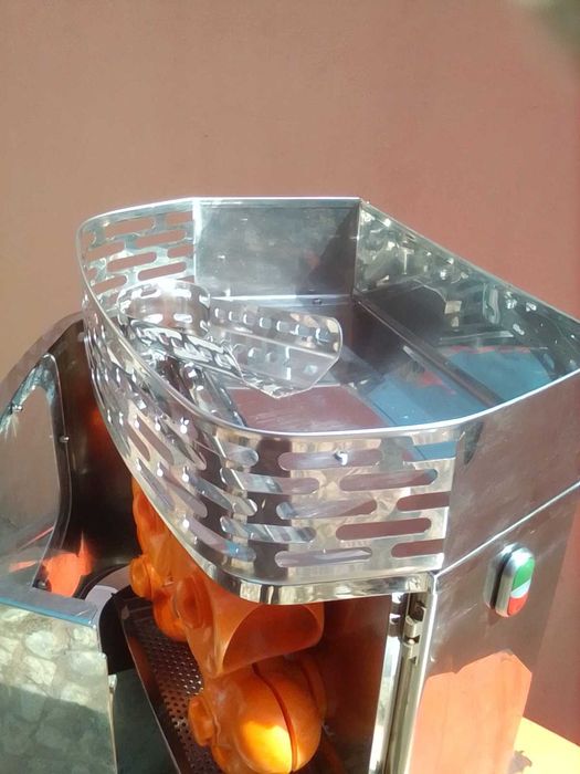 MAQUINA DE SUMOS CITRINOS ESPREMEDOR  ZUNATUR