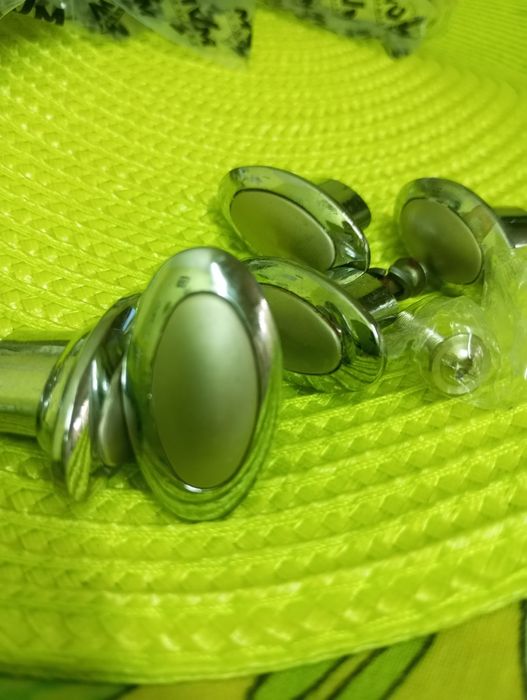 Ручки мебельные, 2 см * 3,5 см, 6 шт. по 35 грн/ шт.