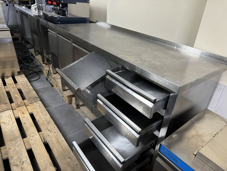 Bancada com deposito para pão etc  e gavetas / escaparate inox