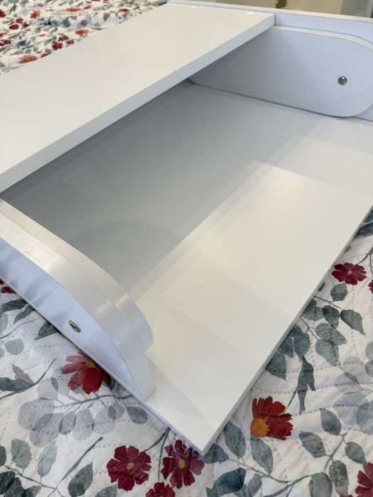 Пеленальний столик