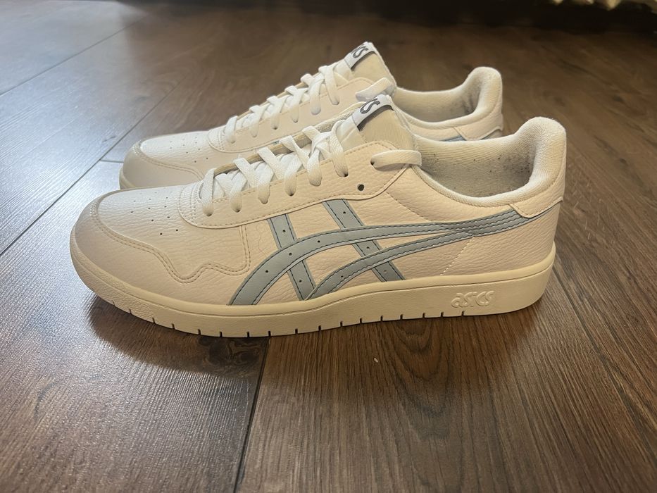 Продам кросівки Asics