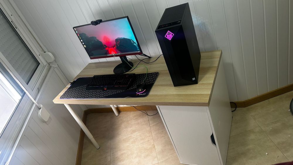 Computador torre gaming + secretária + acessórios