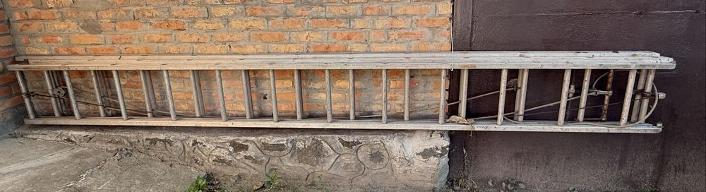 Драбина пожежна триколінна