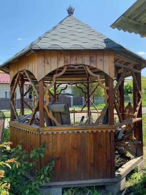 Дерев'яна альтанка