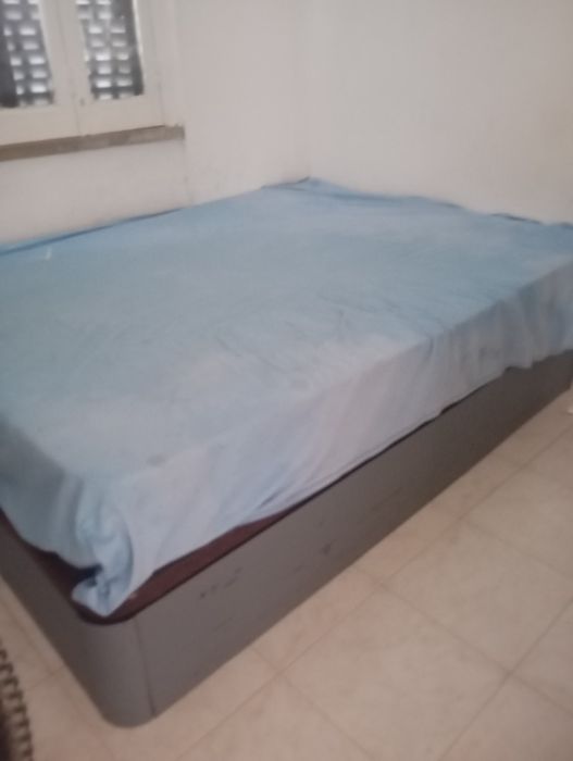 Cama Queen  baú em bom estado